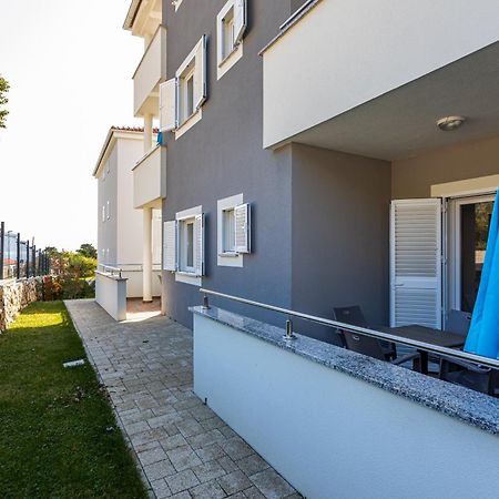 Apartments Crnekovic Tomislava 8A Baška Екстериор снимка