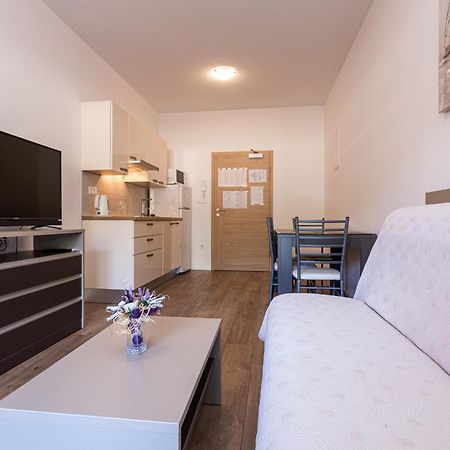 Apartments Crnekovic Tomislava 8A Baška Екстериор снимка