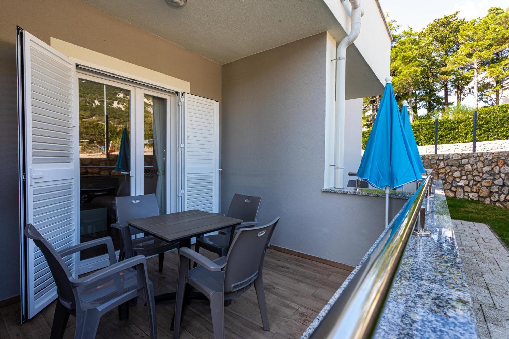 Apartments Crnekovic Tomislava 8A Baška Екстериор снимка