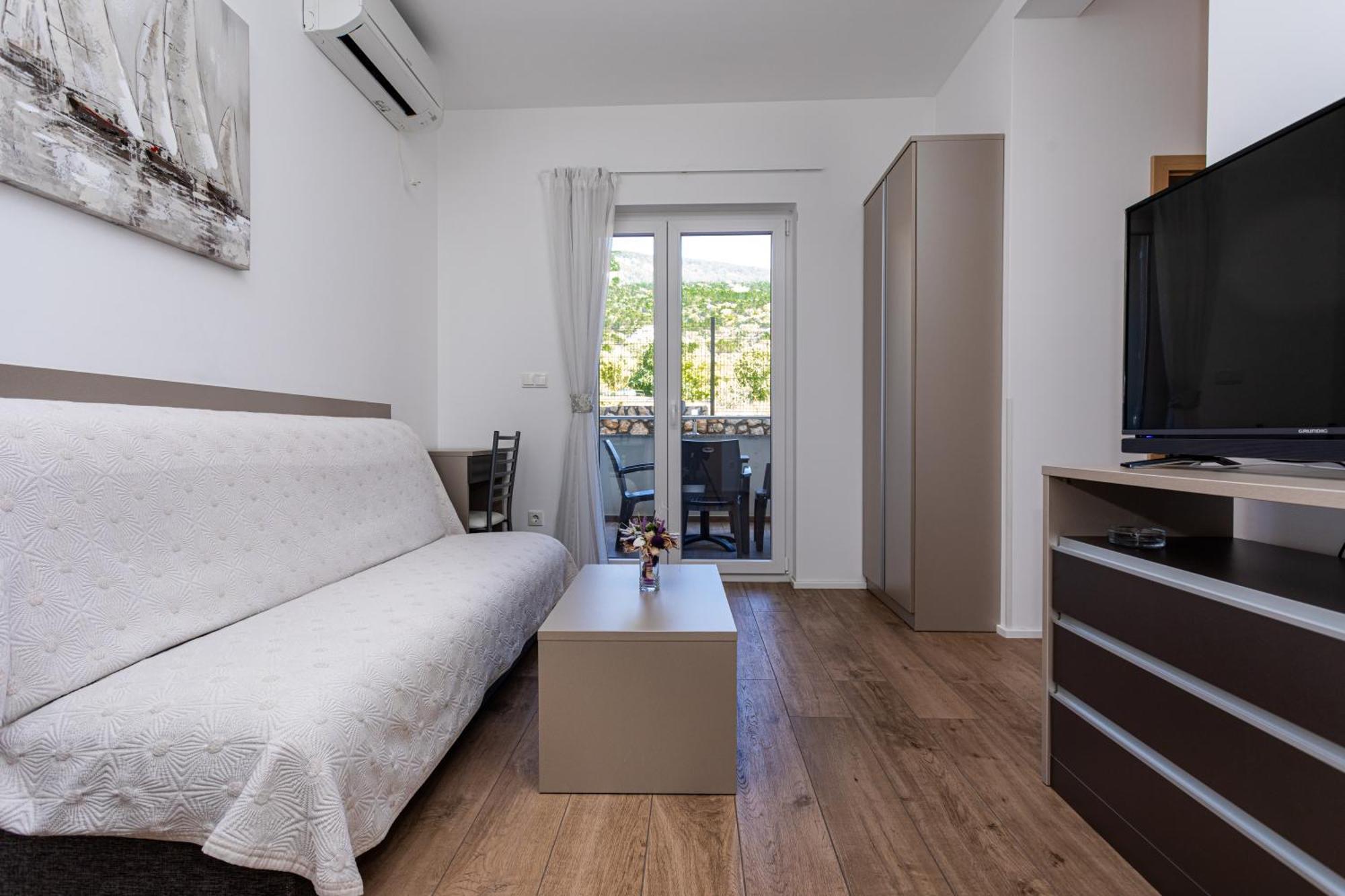 Apartments Crnekovic Tomislava 8A Baška Екстериор снимка