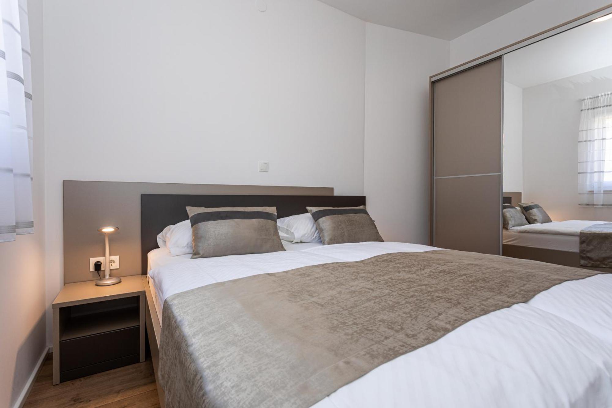 Apartments Crnekovic Tomislava 8A Baška Екстериор снимка